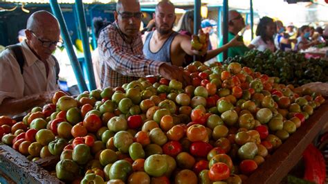 Cubans search for holiday food amid deepening crisis